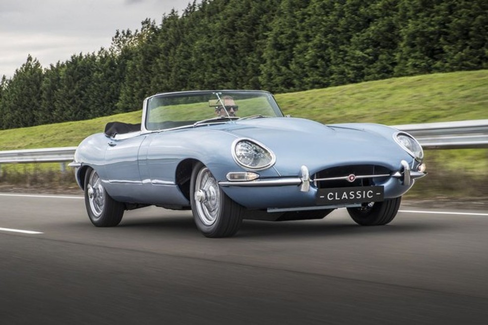 Jaguar E-Type foi convertido a eletricidade pela marca (Foto: Divulgação) — Foto: Auto Esporte