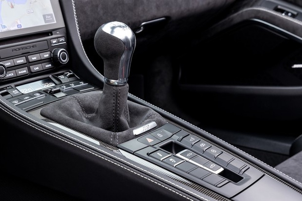 Câmbio manual tem curso curtinho e engates gostosos (Foto: Divulgação) — Foto: Auto Esporte