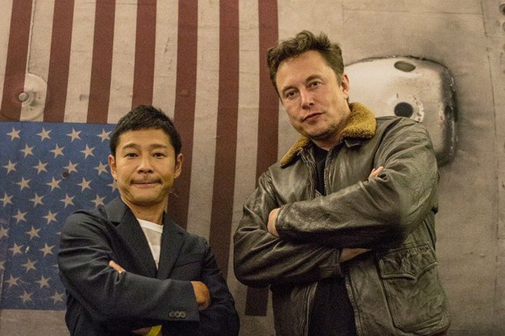 Elon Musk e milionário japonês que irá viajar para a lua com a SpaceX (Foto: Reprodução) — Foto: Auto Esporte