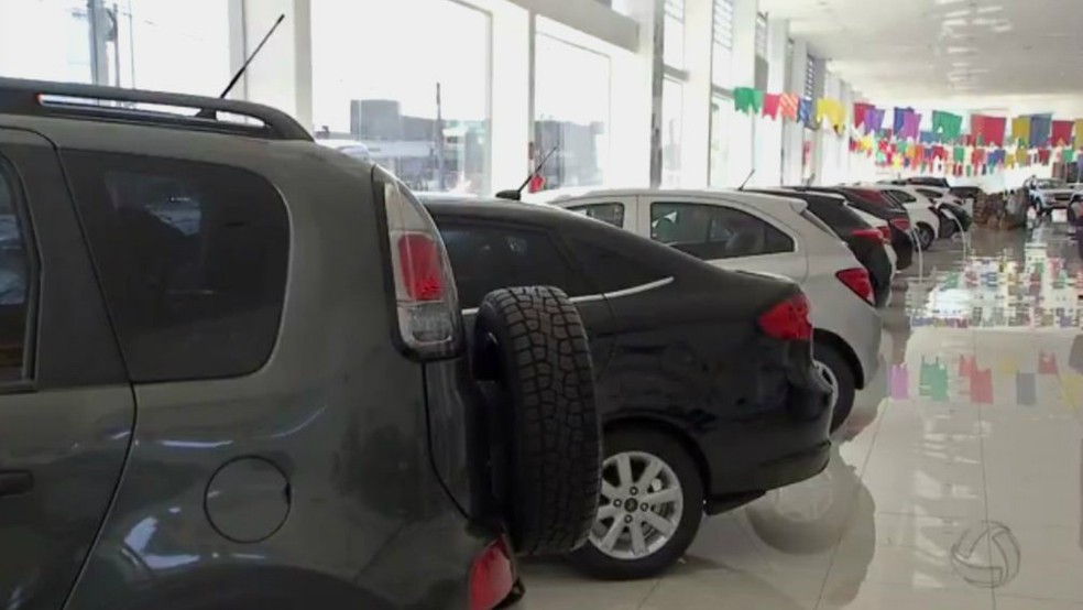 Financiamento de veículos usados puxou alta nas transações — Foto: Reprodução/TV Morena