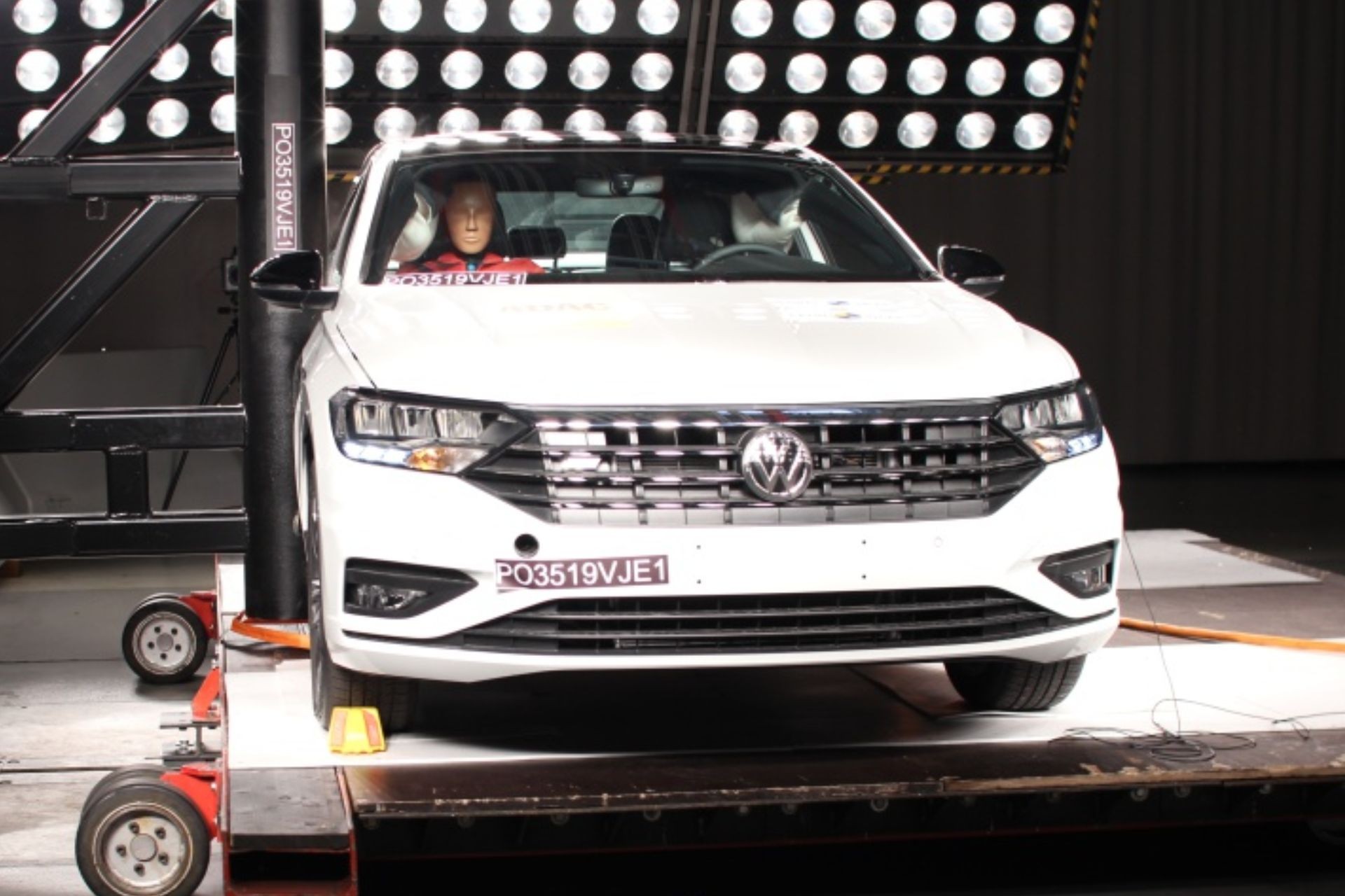 Novo Volkswagen Jetta tira nota máxima em teste de segurança do Latin NCAP