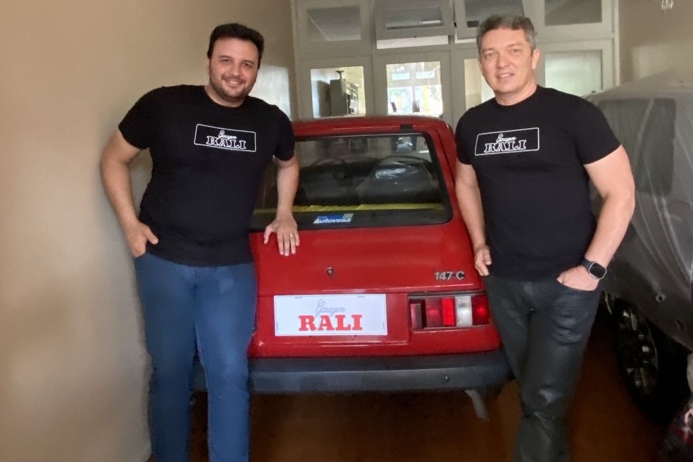 Fiat 147 C 1986 0 km é preservado pela coleção Garagem Rali, que pertence a Raimundo Lira e é cuidada por Raiff Carneiro Filho (amigo da família) e Bernardino Bandeira (sobrinho) — Foto: Acervo pessoal/Garagem Rali