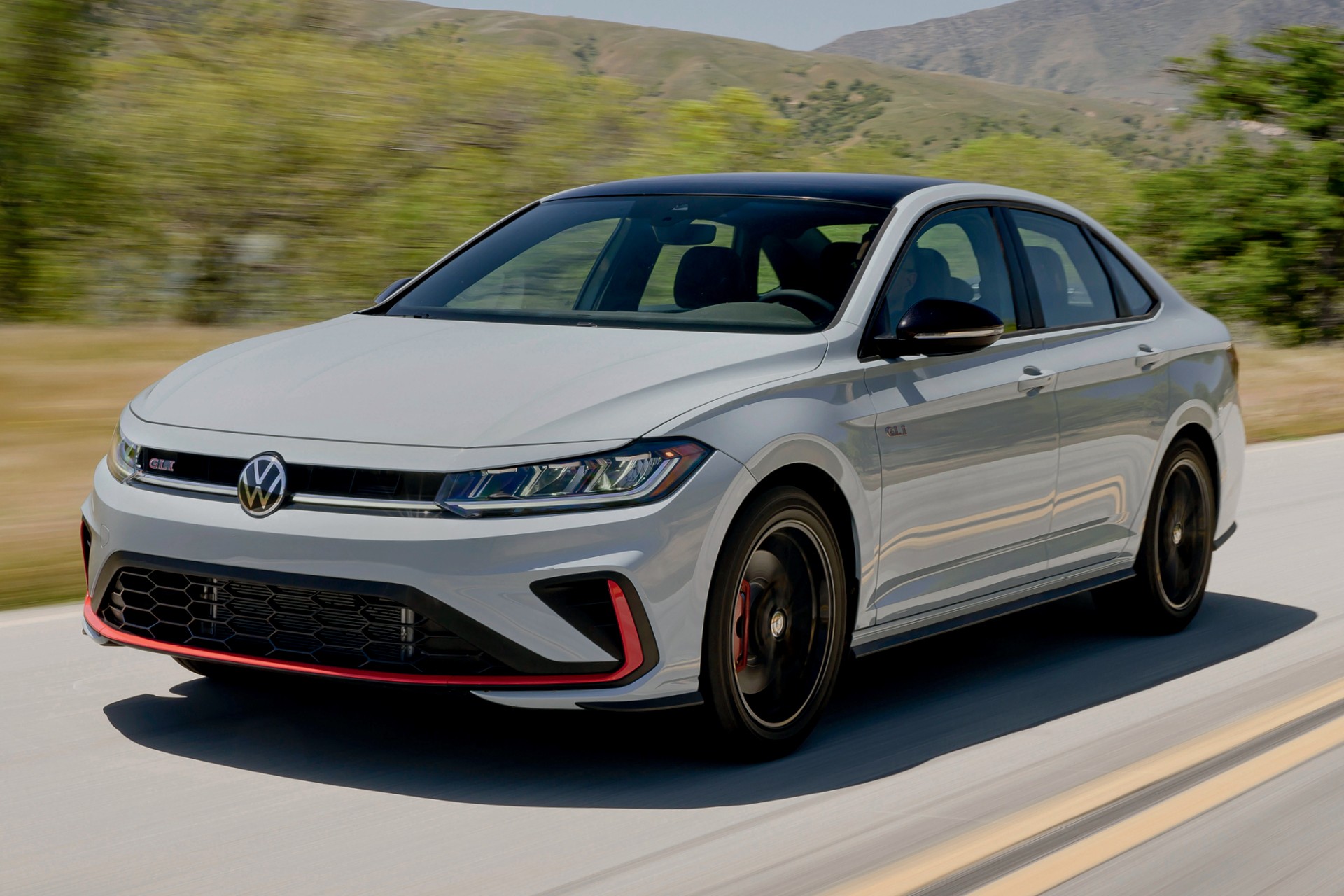 Teste: novo Volkswagen Jetta GLI mostra que nem tudo é sobre SUVs