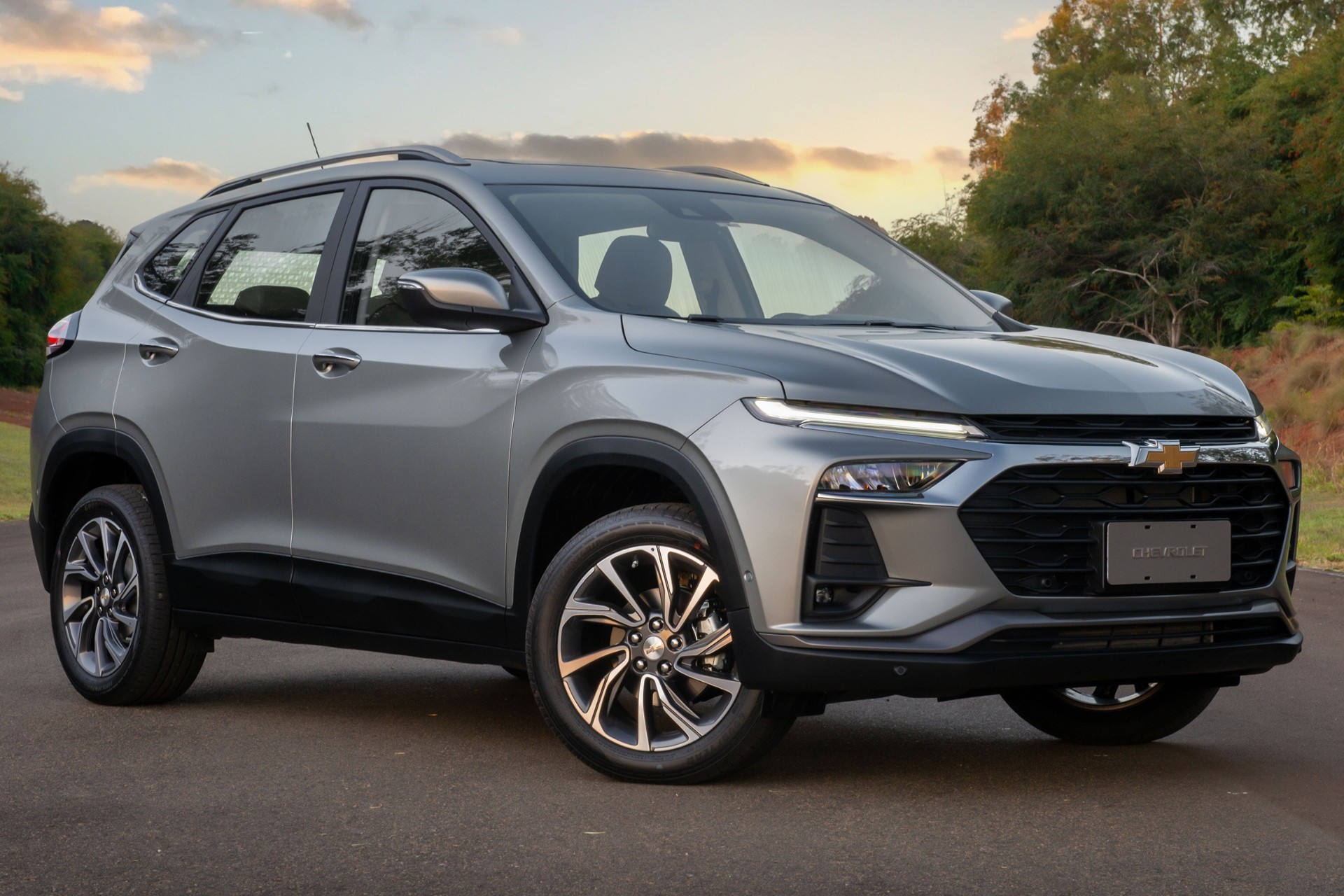 Chevrolet Onix e Tracker 2026 perdem potência para baixar preço; entenda
