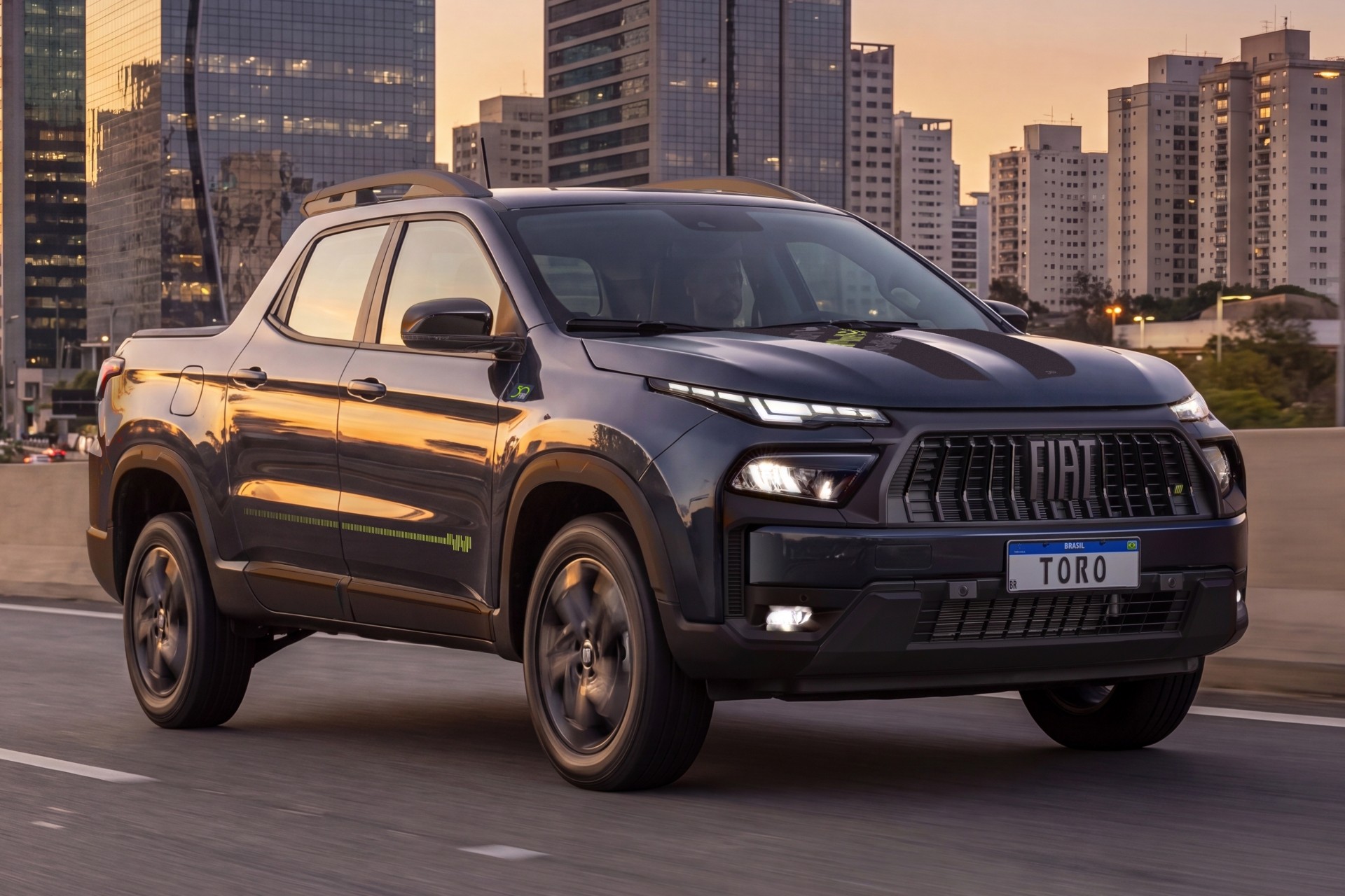 Fiat Toro e Fastback estreiam edição especial de 50 anos da marca no Brasil