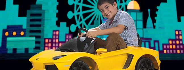 Lamborghini Aventador Fabricante: Dorel Preço: R$ 1.999 Peso: 11 kg Velocidade máxima: 4 km/h Ponto positivo: painel completo com opções de acender/apagar faróis, buzina, ronco motor e setas; entrada para cabo auxiliar Ponto negativo: para-brisas difícil de encaixar