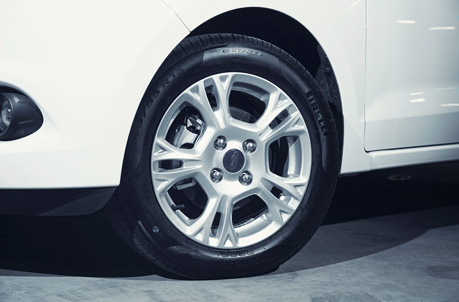 Novo Ford Ka 2015 (<a href="http://revistaautoesporte.autonewsbrasil.webbfinanceiro.com/Analises/noticia/2014/07/novo-ford-ka-globalizado-para-atacar.html"> saiba mais</a>)
