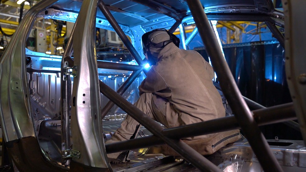Gaiola dos carros de competição da Mitsubishi são feitas e adaptadas dentro da fábrica — Foto: Divulgação