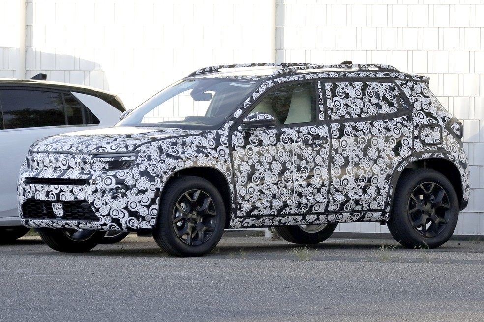 Baby Renegade terá opções a combustão e uma elétrica — Foto: Automedia