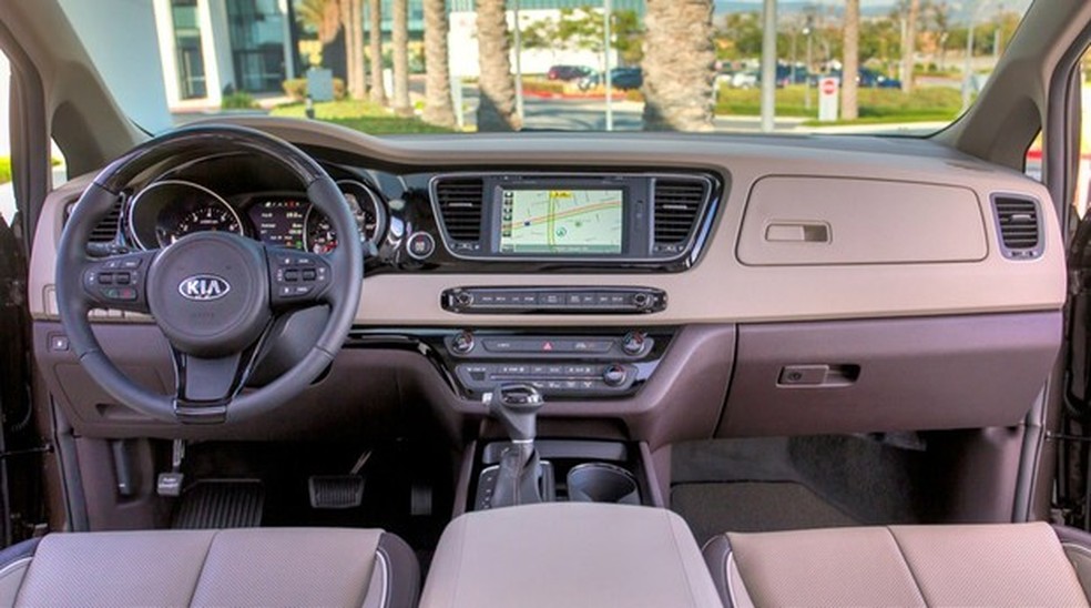 Kia Carnival 2015 (Foto: Divulgação) — Foto: Auto Esporte