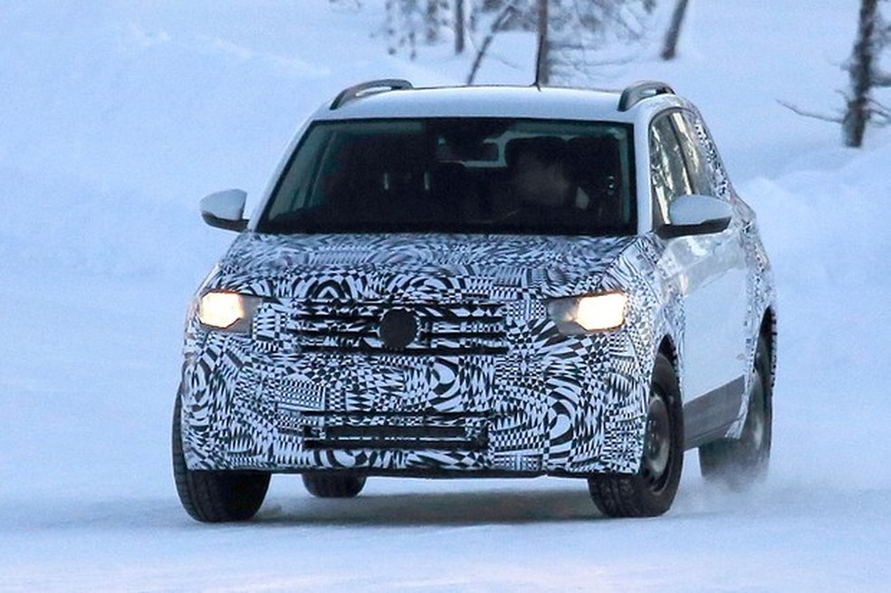 Volkswagen T-Cross é fotogrado em testes na Finlândia (Foto: Automedia) — Foto: Auto Esporte