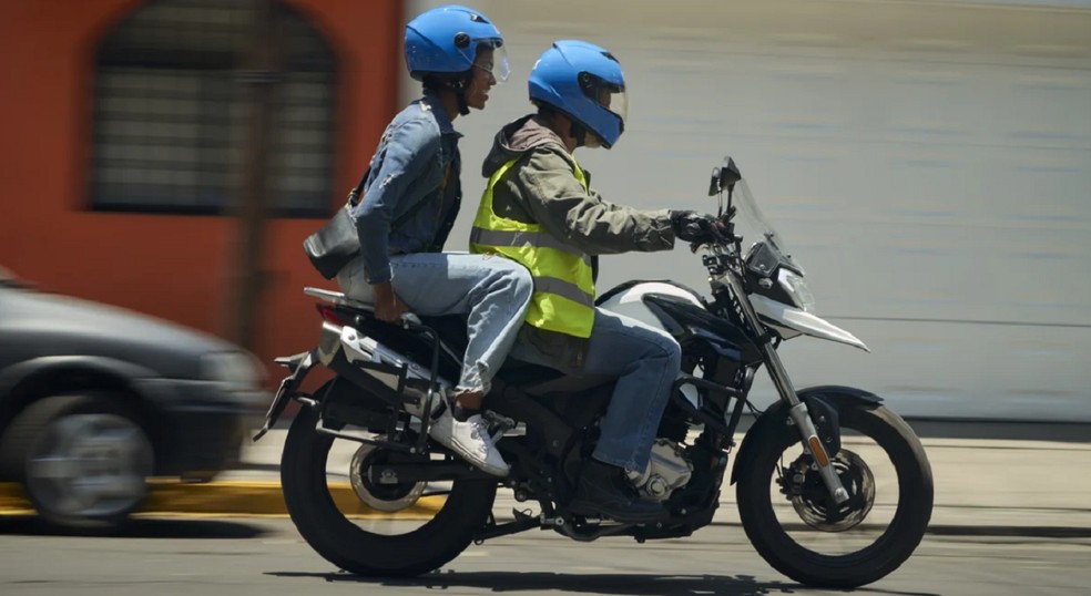 Permissão EAR só é concedida aos condutores de motocicletas e motonetas a partir dos 21 anos de idade e dois anos de CNH — Foto: Divulgação