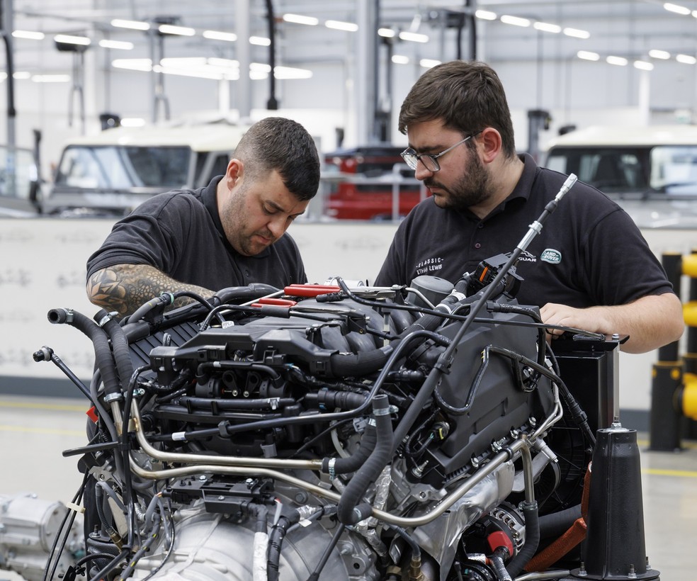Motor V8 a gasolina é o mesmo que equipa outros carros da Land Rover — Foto: Nick Dimbleby/Auto News Brasil