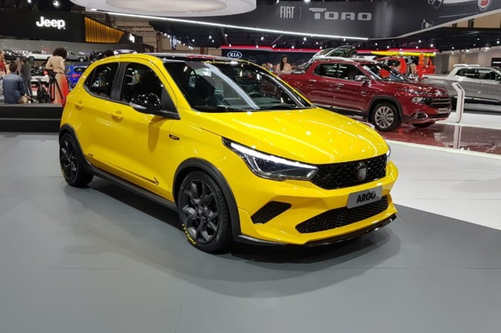 Argo Sting é socado no chão e tem rodas e pneus esportivos (Foto: Julio Cabral/Auto News Brasil) — Foto: Auto Esporte