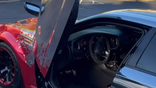 Shaquille O'Neal completa 50 anos e se presenteia com Dodge Charger Hellcat customizado