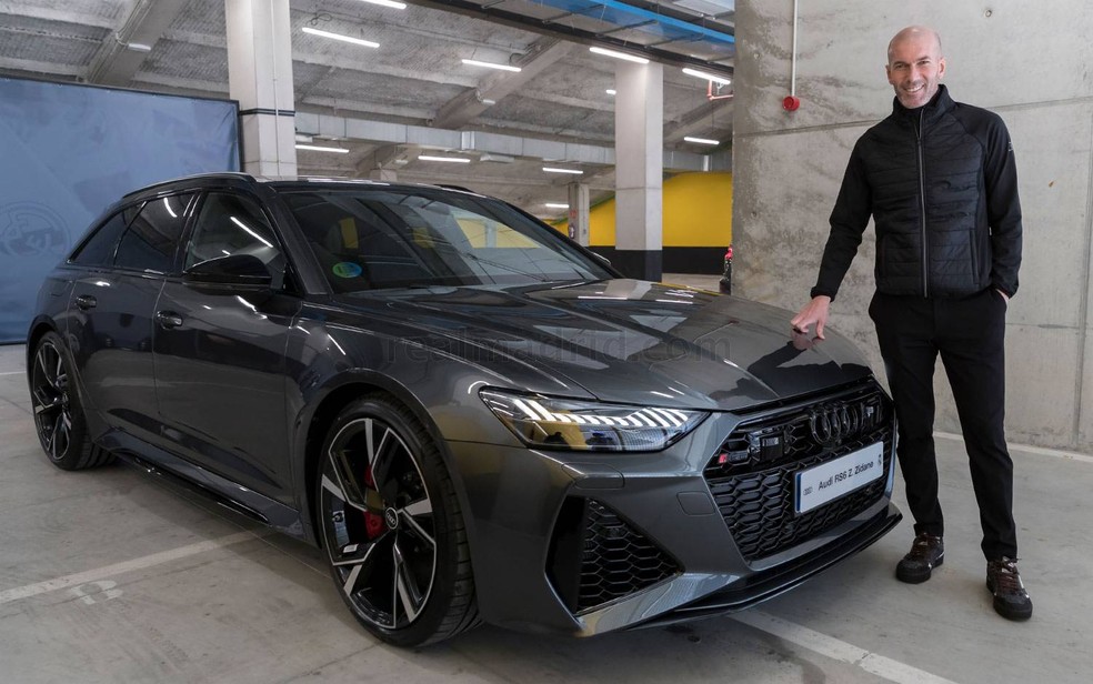 O técnico Zidane optou pela belíssima RS 6 Avant, prova de que ele entende de escalação — Foto: Divulgação