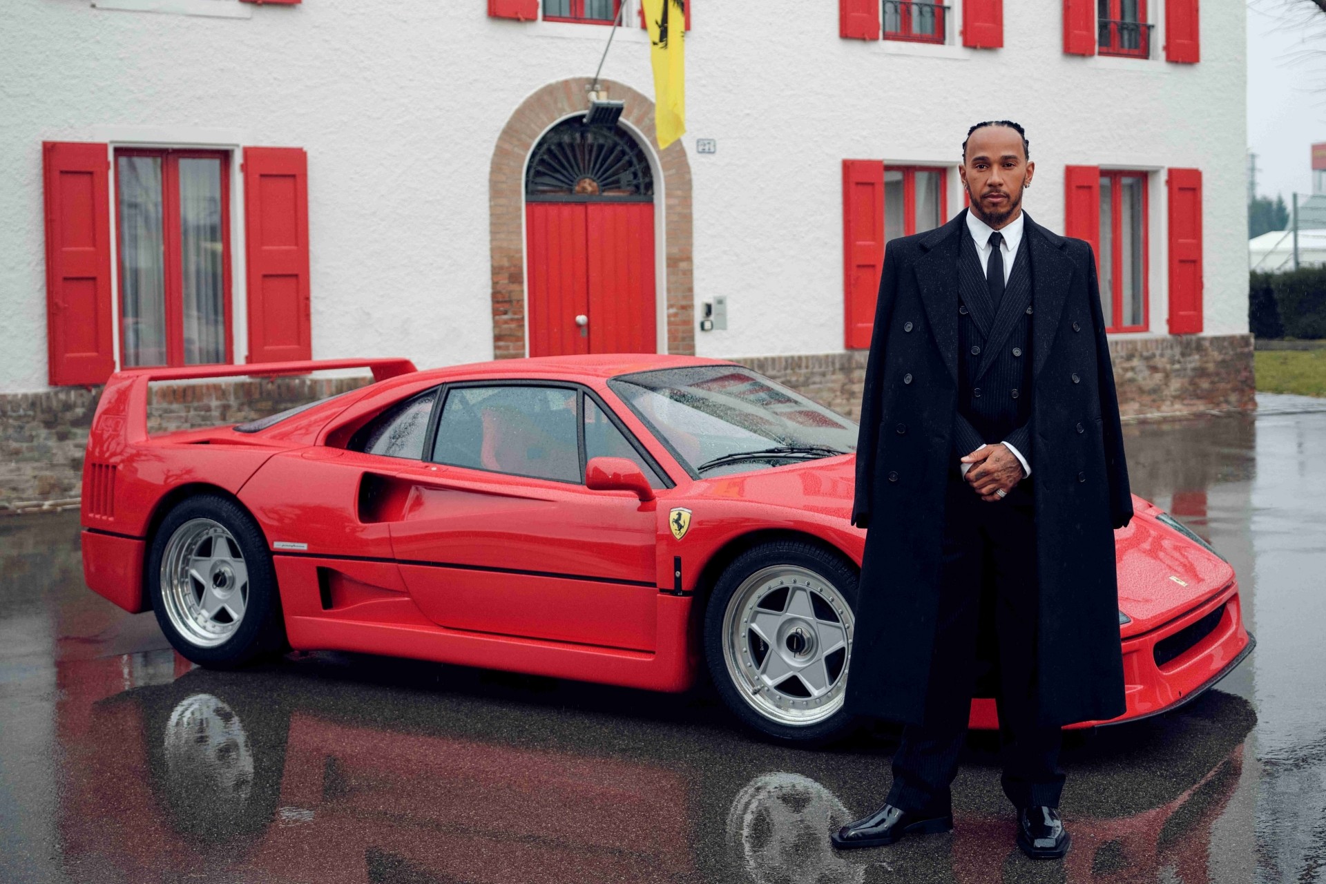 Lewis Hamilton compra e restaura lendária Ferrari F40 com ‘ajuda’ da equipe