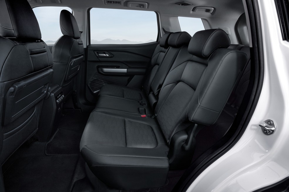 Mitsubishi Destinator tem espaço interno generoso graças aos 2,81 metros de entre-eixos — Foto: Divulgação