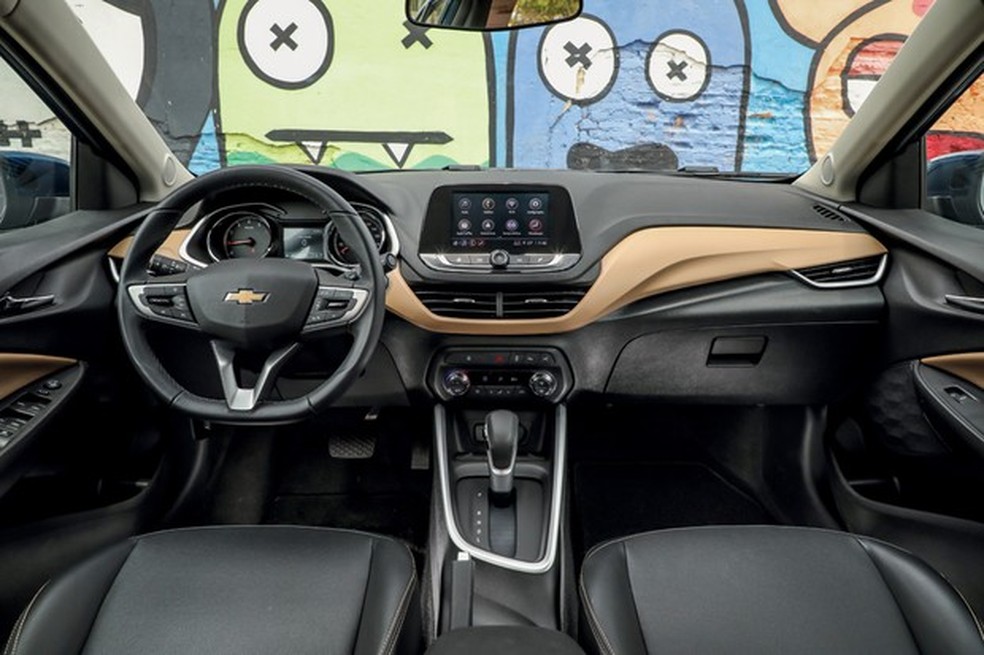 Chevrolet entrega mais mimos para seus ocupantes: carregador de celular por indução, quatro entradas USB e multimídia com chip de internet embutido para o fornecimento de wi-fi a até sete dispositivos (Foto: Raphael Munhoz / Auto News Brasil) — Foto: Auto Esporte