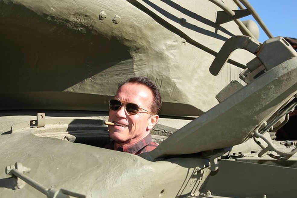 Não fique no caminho de Arnold quando ele está em seu tanque (Foto: Divulgação) — Foto: Auto Esporte