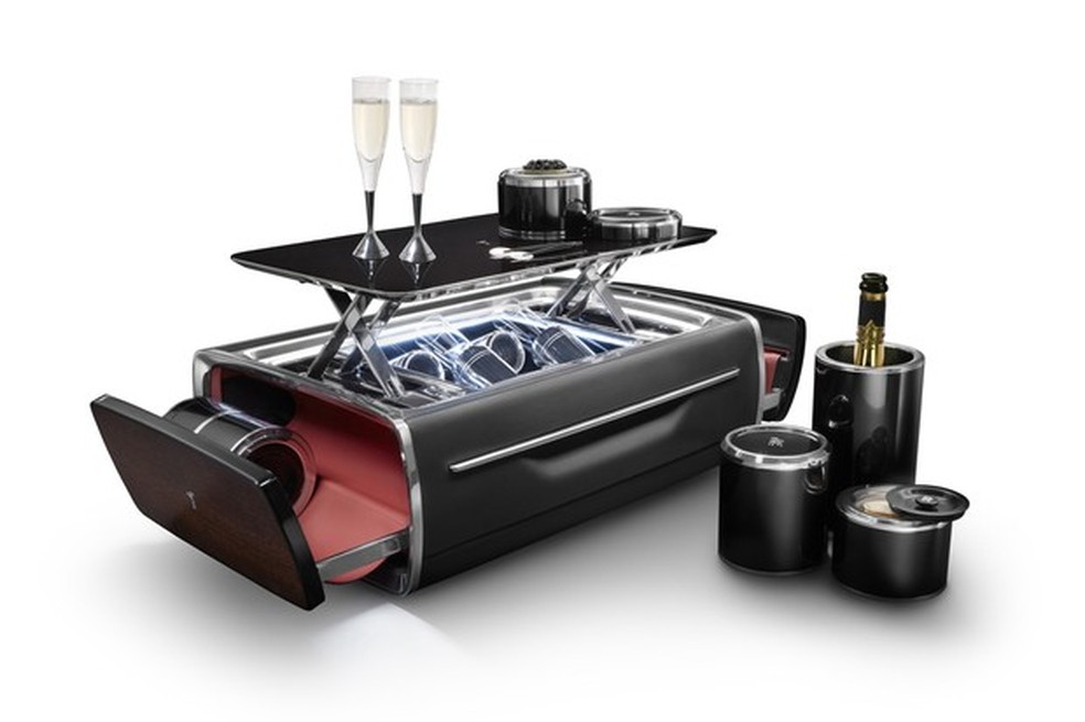 O kit ostentação para tomar champanhe e comer caviar (Foto: Divulgação) — Foto: Auto Esporte