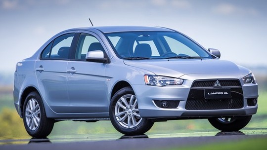Mitsubishi Lancer ganha versões mais baratas, mas cobra caro por itens básicos
