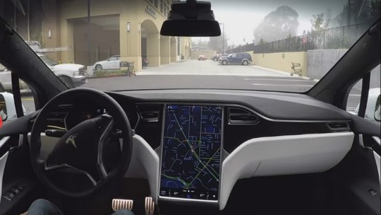 Vídeo: Tesla mostra carro ainda mais autônomo em atualização do Autopilot