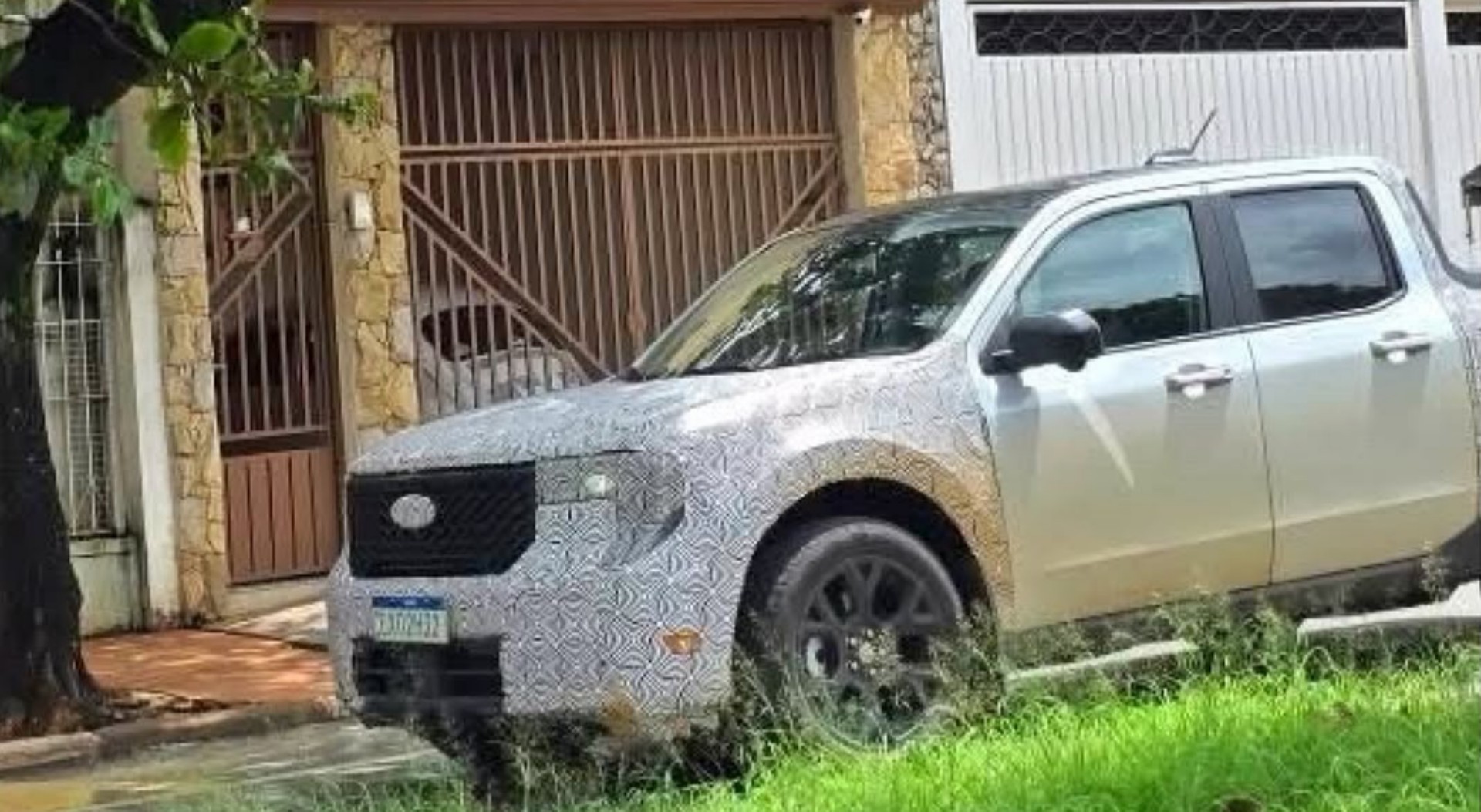Flagra: Ford Maverick 2025 é testada no Brasil com novo visual