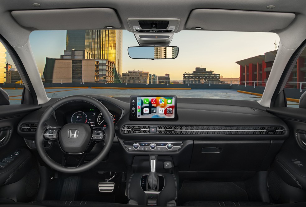 Interior do ZR-V é parecido com o do Civic, mas console central é diferente — Foto: Divulgação