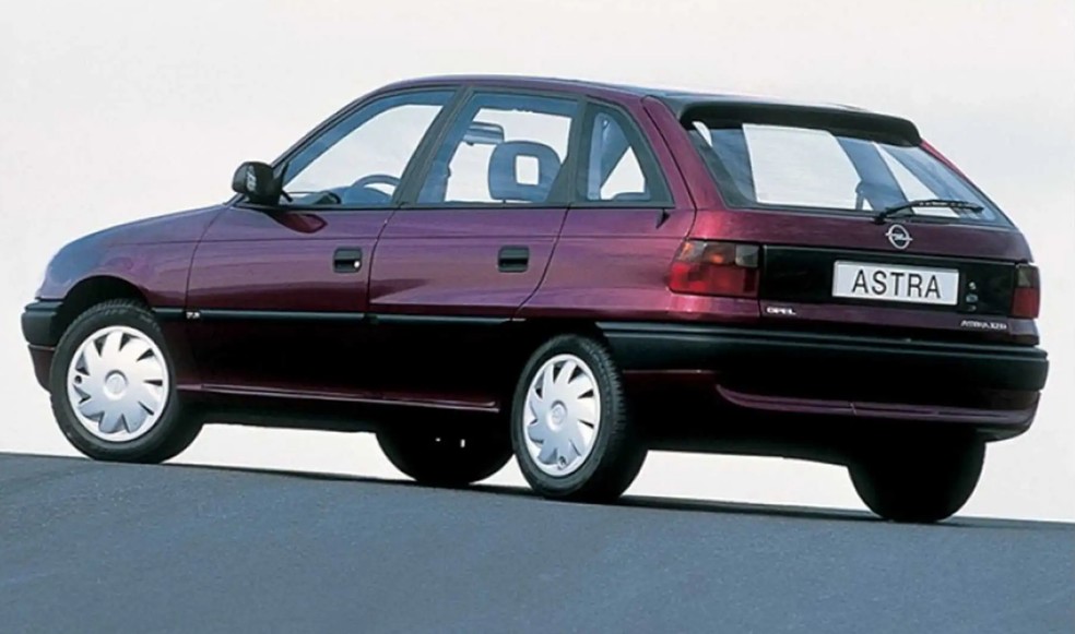 Chevrolet Astra era importado da Bélgica, mas apelido continuou mesmo depois que o hatch virou nacional — Foto: Divulgação