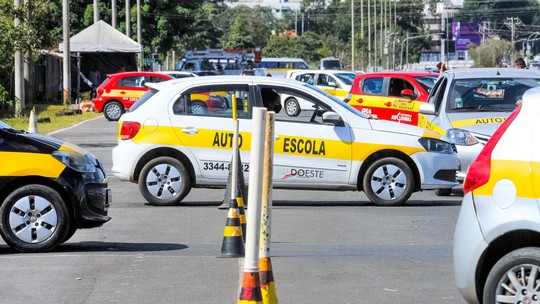 Tirar CNH no Brasil está bem mais caro para quem precisa aprender a dirigir