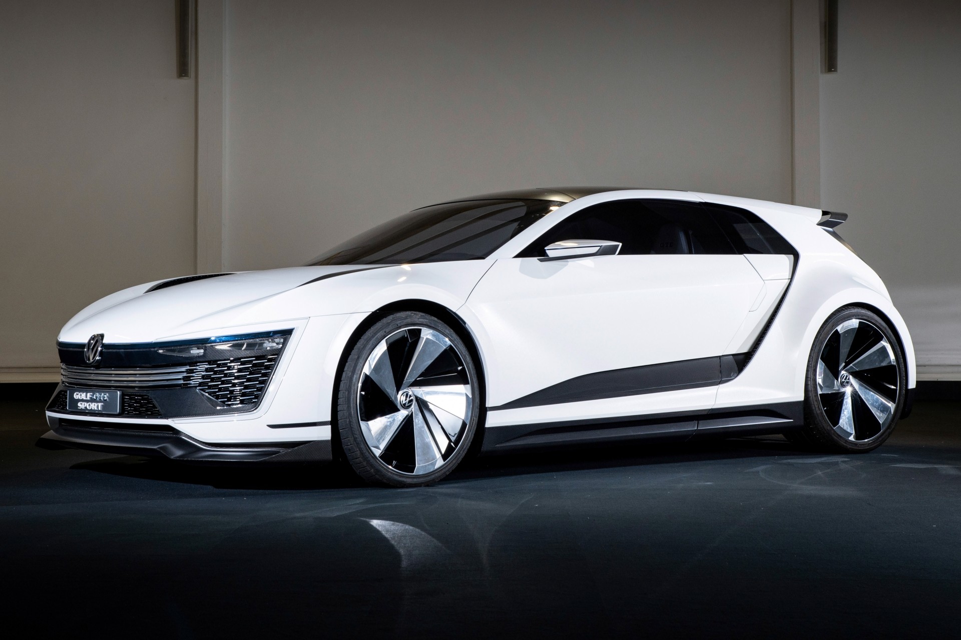 Novo Golf GTI será elétrico e “monstruoso”, diz CEO da Volkswagen