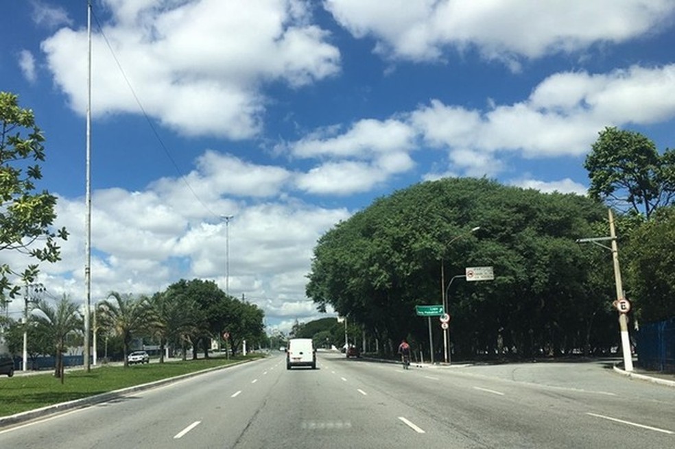 Avenida Tiradentes liga o corredor norte-sul vazia em horário de pico (Foto: André Schaun/Auto News Brasil) — Foto: Auto Esporte