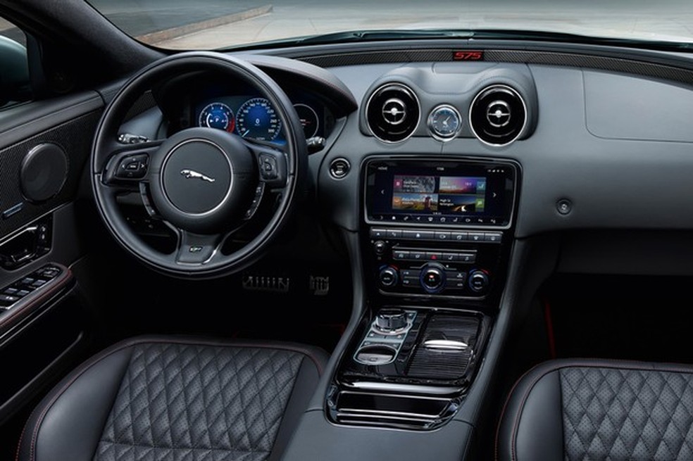 Jaguar XJR575 (Foto: Divulgação) — Foto: Auto Esporte