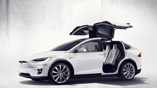 Tesla quer que você vá até uma concessionária, não interaja com nenhum humano e faça um test-drive mesmo assim