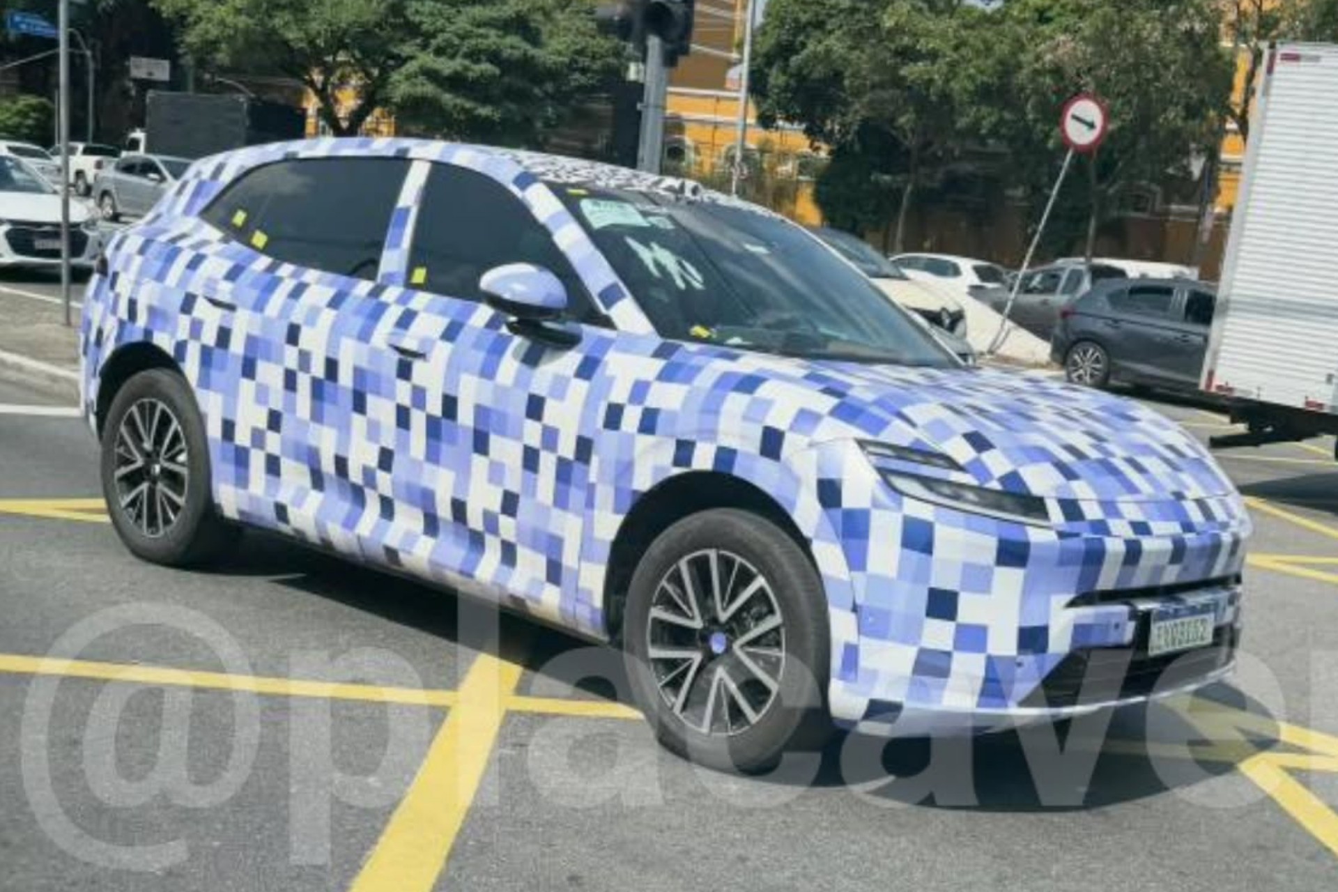 Flagra: Caoa Changan Nevo Q06 será elétrico da marca contra BYD Sealion 7
