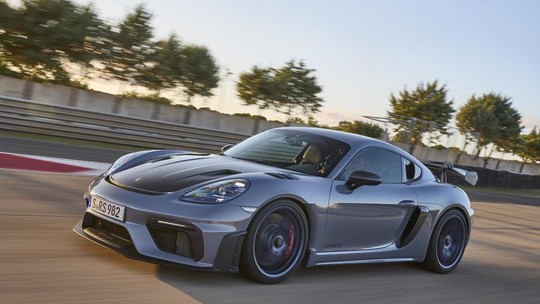 Porsche vai transformar Boxster e Cayman em esportivos elétricos a partir de 2025