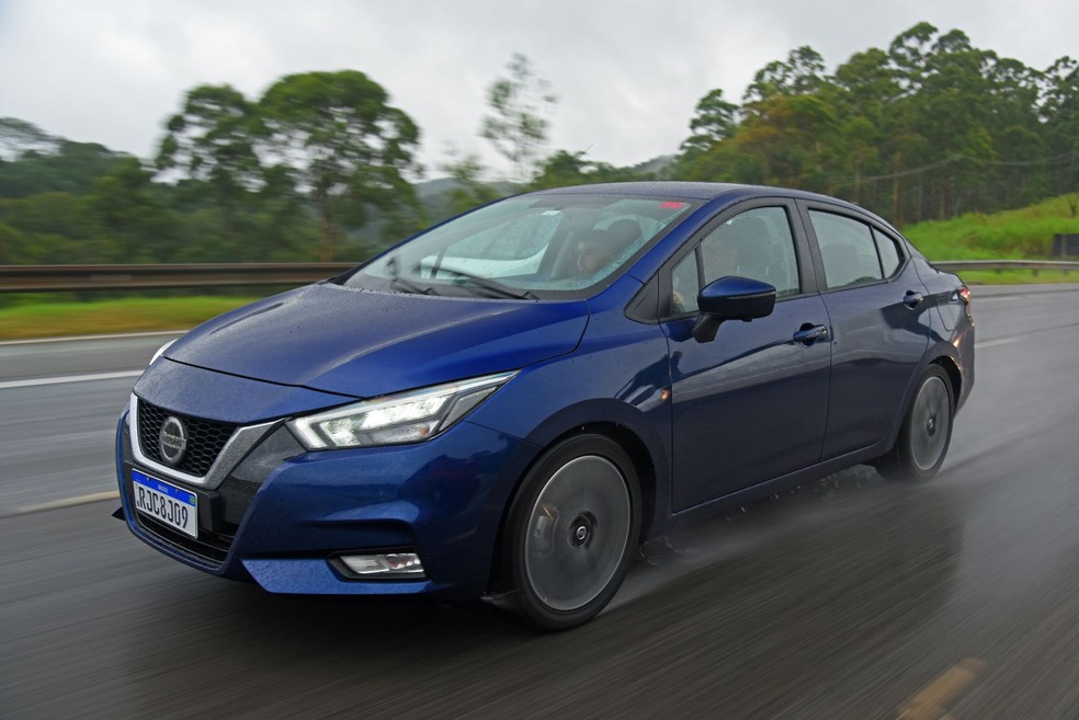 O Nissan Versa da lista oferece porta-malas de 466 litros — Foto: Divulgação/Nissan
