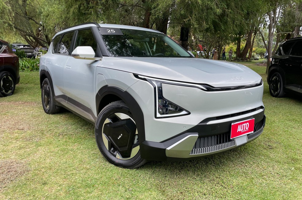 Kia EV5 tem bateria de 88,1 kWh e mais de 400 km de autonomia — Foto: Cauê Lira/Auto News Brasil