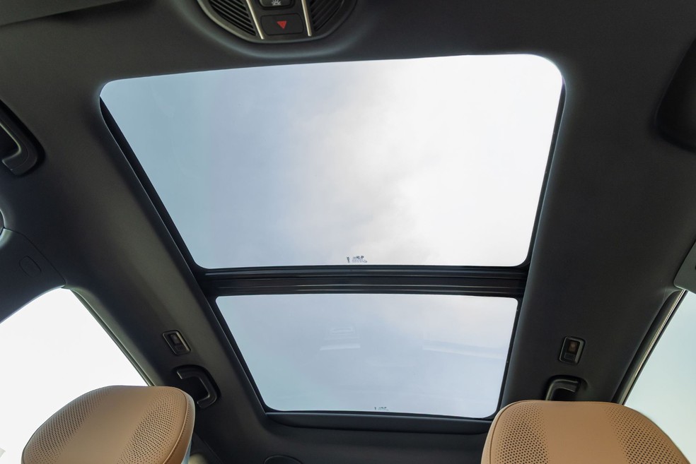 Geely EX5 EM-i Ultra 2027 é equipado com teto solar panorâmico  — Foto: Renato Durães/Auto News Brasil