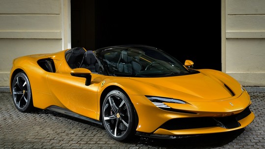 Ferrari bate recorde de vendas em 2023 e lucra quase R$ 7 bilhões
