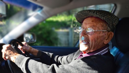 Idosos têm desconto na compra de carros no Brasil?