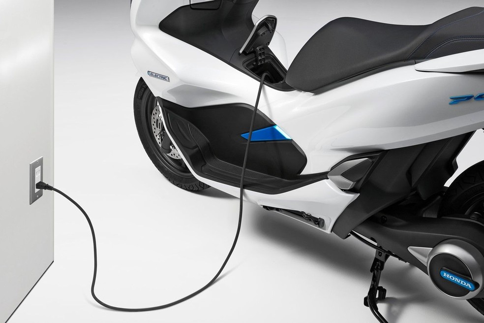 Honda PCX elétrica leva apenas 3 horas para recuperar 100% de sua carga — Foto: Divulgação