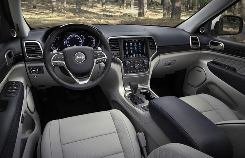 Interior do Jeep Grand Cherokee Summit (Foto: Divulgação) — Foto: Auto Esporte