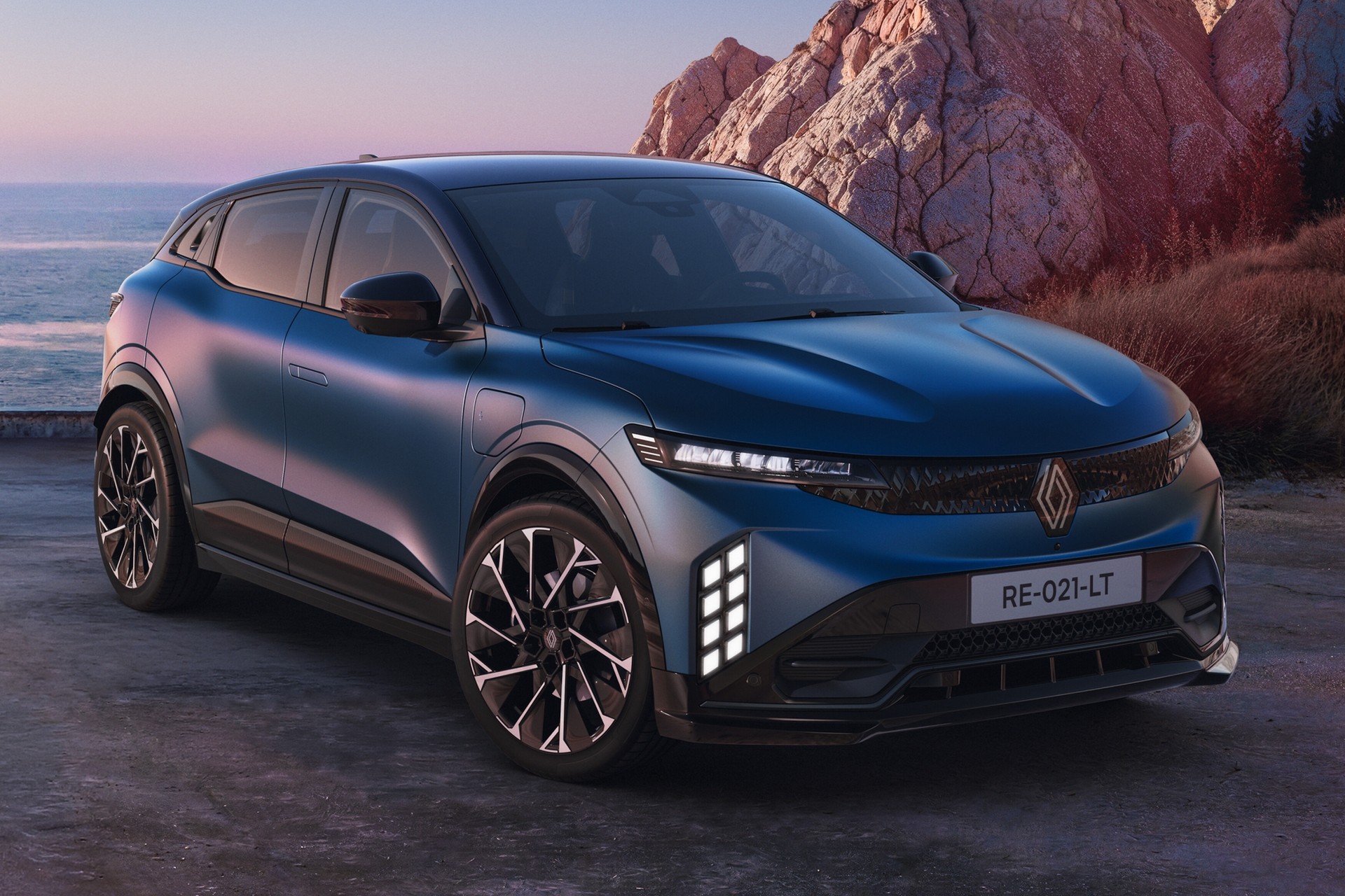 Renault Mégane E-Tech tem novo visual e mais autonomia; virá ao Brasil?
