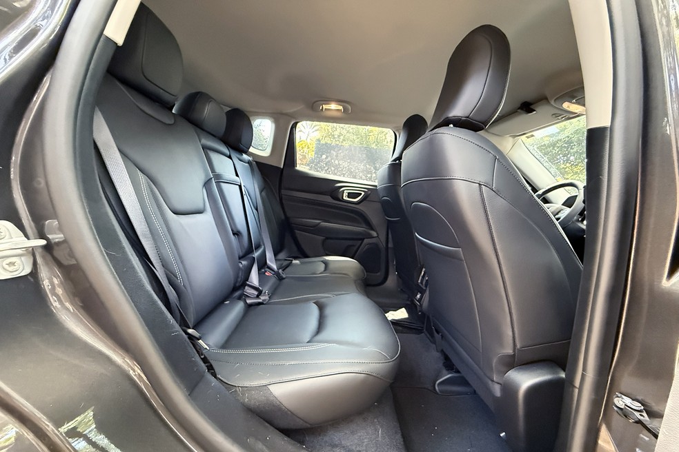 Jeep Compass é o menos espaçoso entre todos os SUVs médios à venda no Brasil — Foto: André Schaun/Auto News Brasil
