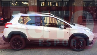 Flagramos o novo Peugeot 2008 Crossway
