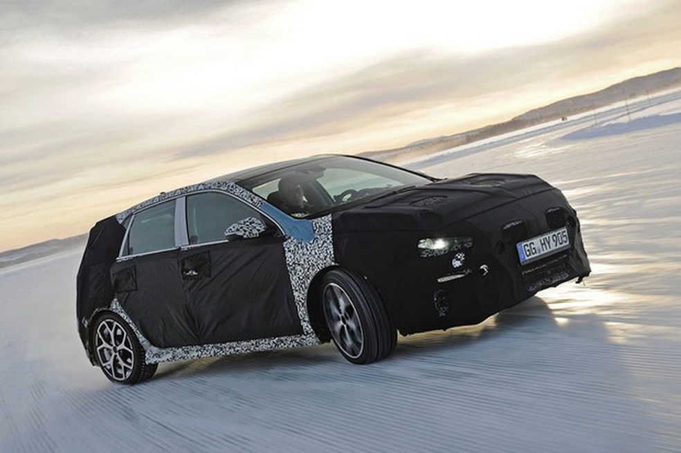 Hyundai i30 anabolizado pela divisão esportiva "N" é testado na neve (Foto: Divulgação) — Foto: Auto Esporte
