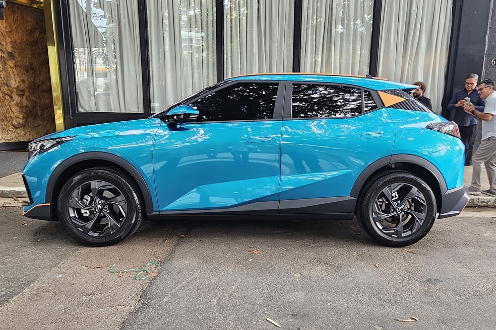 Apesar da cor azul da carroceria, o catálogo disponível para o público geral é mais conservador — Foto: Leonardo Felix/Auto News Brasil