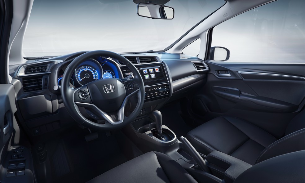 Honda Fit  EXL tem ar-condicionado digital e bancos de couro — Foto: Divulgação